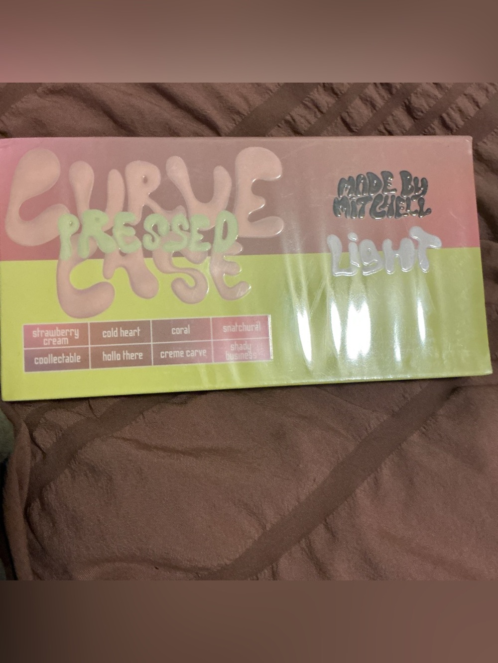 Made by mitchell Case Light Eyeshadow Palette -